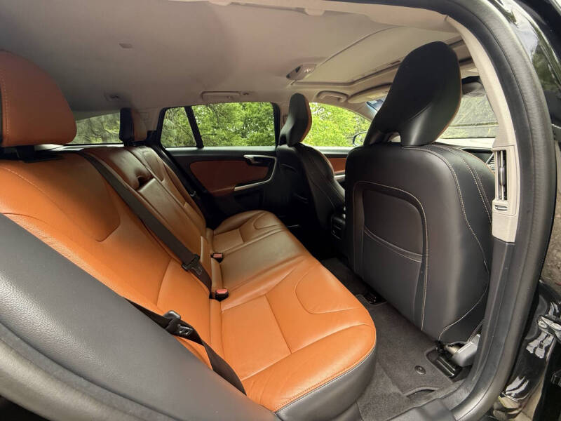 2015 Volvo V60 Cross Country T5