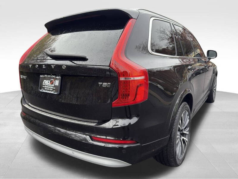 2022 Volvo XC90 T5 Momentum
