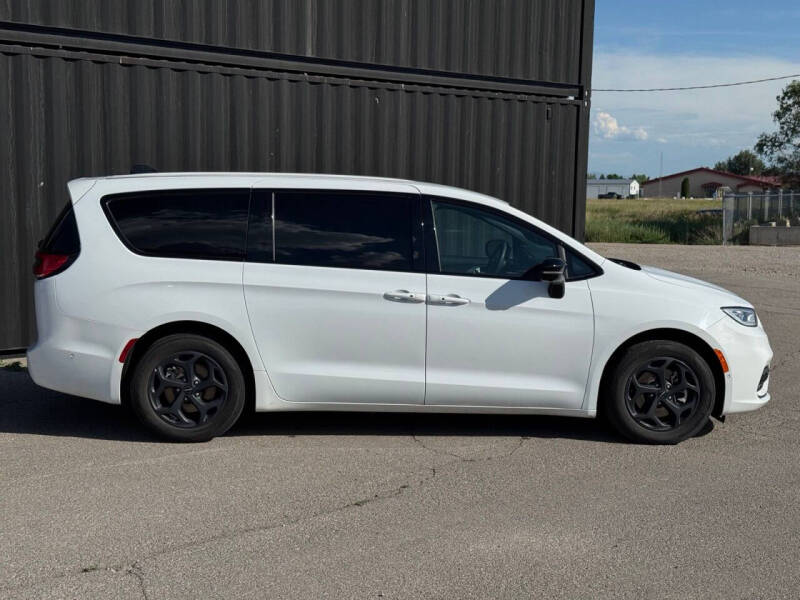 2024 Chrysler Pacifica Plug-In Hybrid