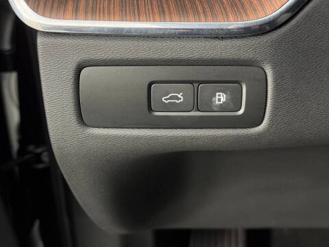 2024 Volvo XC60 Recharge T8 Ultimate Dark Theme