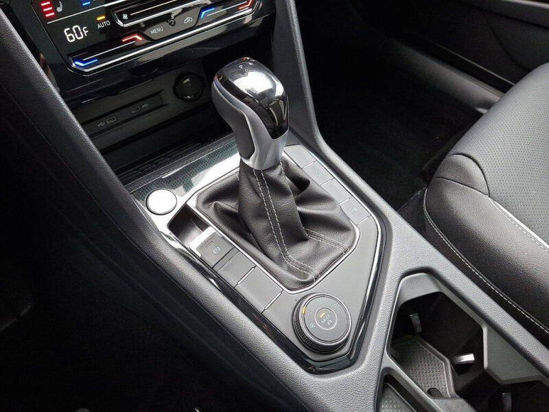 2025 Volkswagen Taos SEL 4Motion