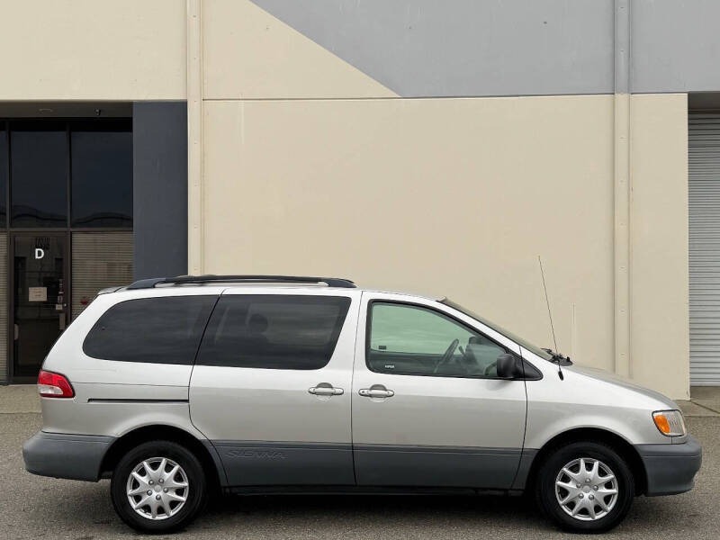 2001 Toyota Sienna LE