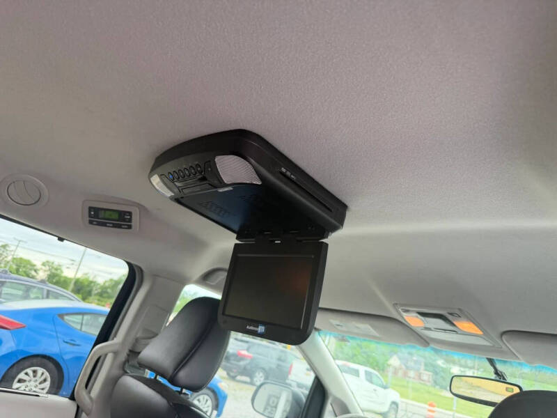 2012 Toyota Sienna SE 8-Passenger