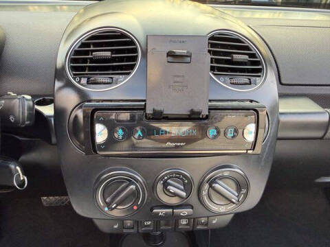 2010 Volkswagen New Beetle Convertible Final Edition PZEV