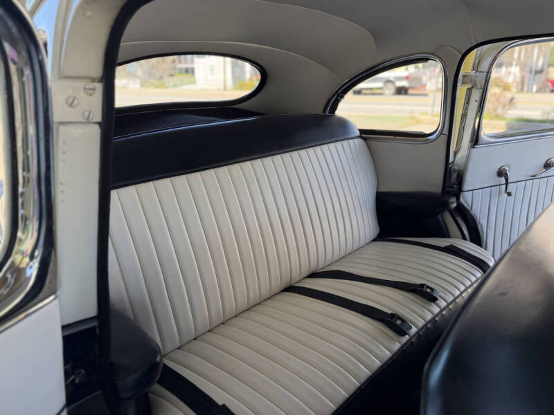 1948 Ford Super Deluxe