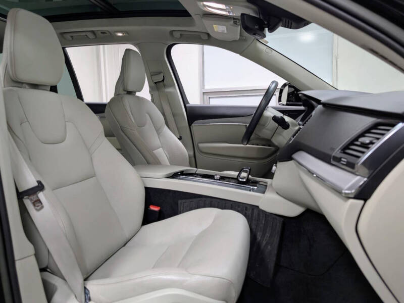 2023 Volvo XC90 B5 Core