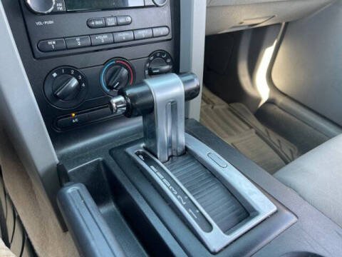 2008 Ford Mustang V6 Deluxe