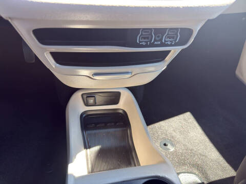 2024 Chrysler Voyager LX