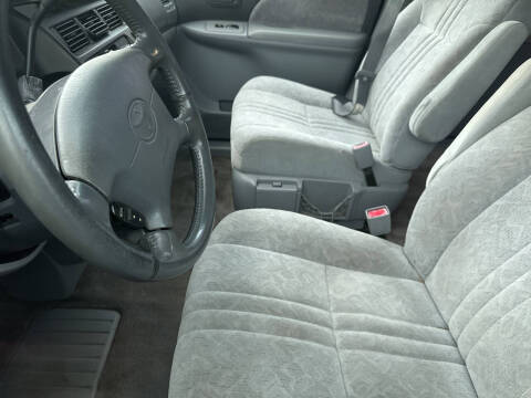 1999 Toyota Sienna LE