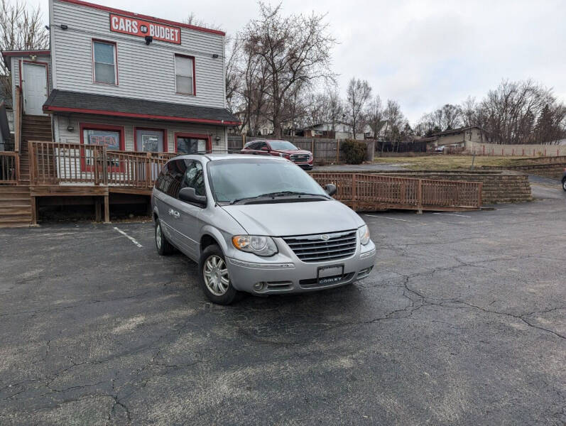 2005 Chrysler Town and Country for sale in Joliet, IL