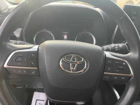 2020 Toyota Highlander LE