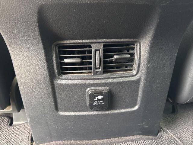 2017 Nissan Titan SV