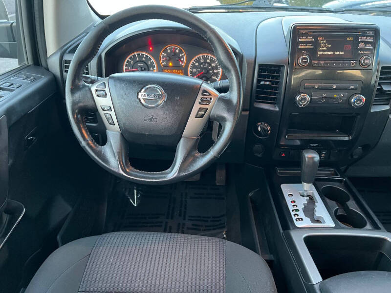 2014 Nissan Titan SV