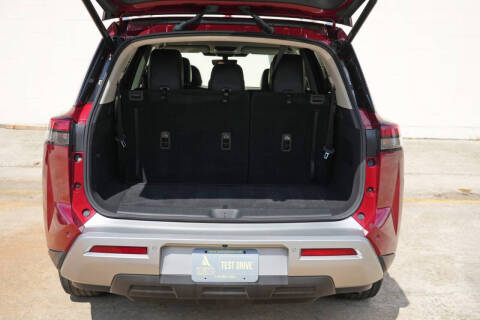 2023 Nissan Pathfinder SL