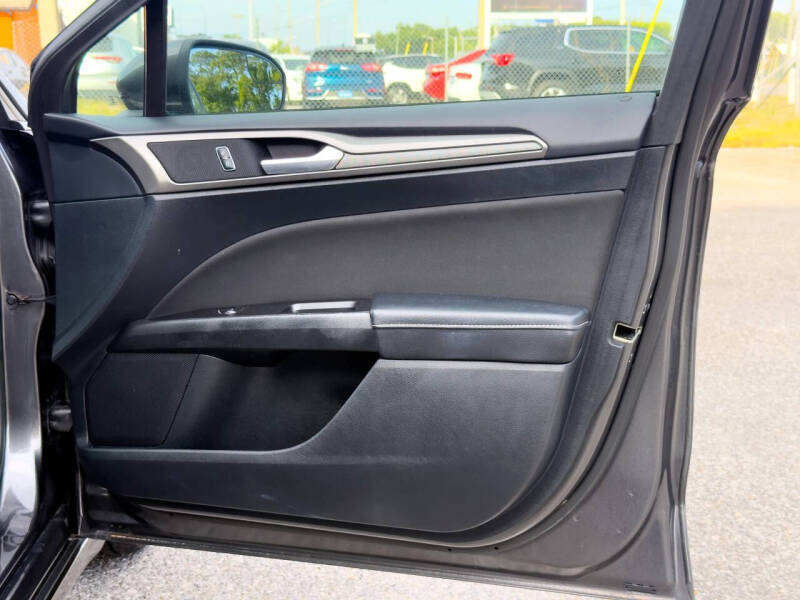 2017 Ford Fusion SE