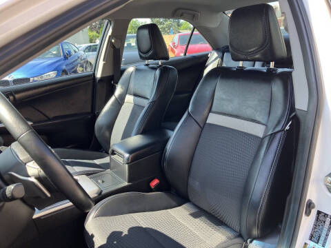 2014 Toyota Camry SE