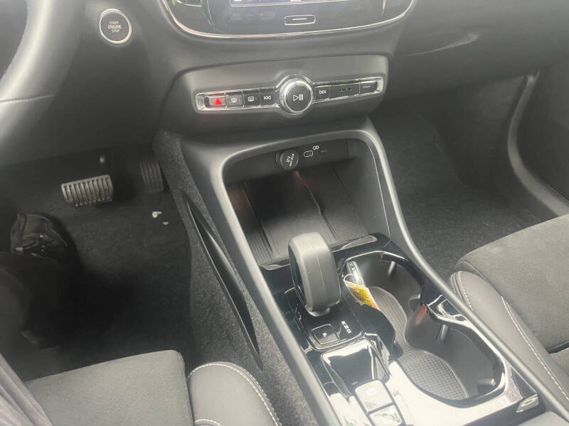 2025 Volvo XC40 B5 Plus Dark Theme