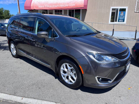 2017 Chrysler Pacifica Touring-L Plus