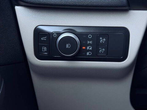 2022 Ford Escape Hybrid Titanium