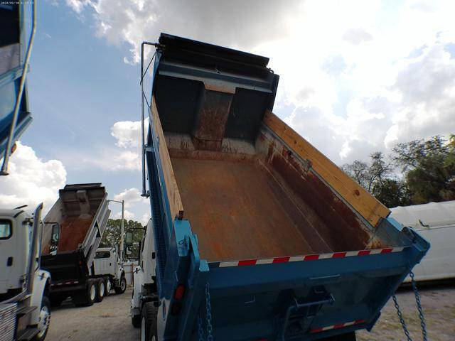 2015 Freightliner M2 106