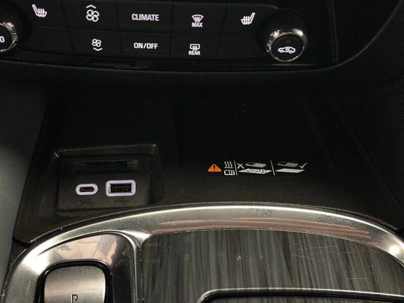 2022 Buick Enclave Essence