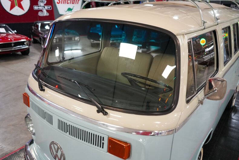 1976 Volkswagen Type 2 Westfalia Camper Bus