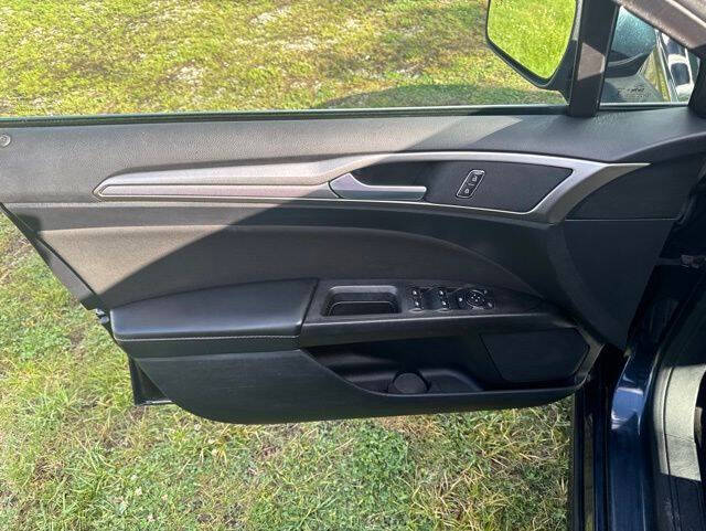 2020 Ford Fusion SE