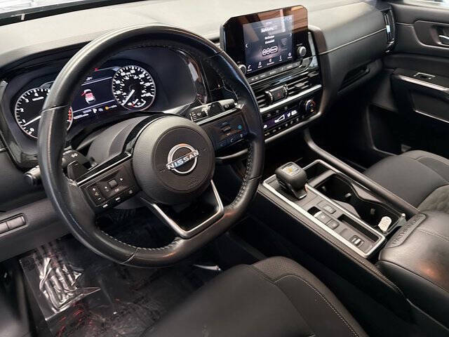 2022 Nissan Pathfinder SV