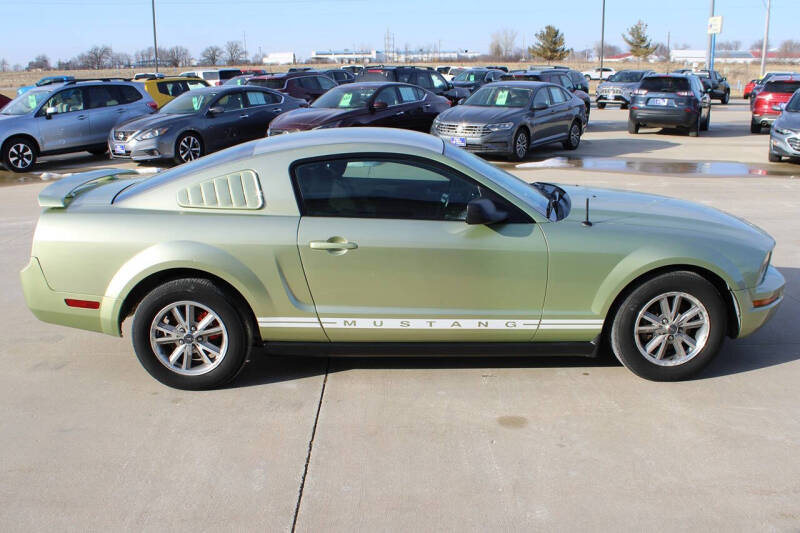 2005 Ford Mustang V6 Deluxe