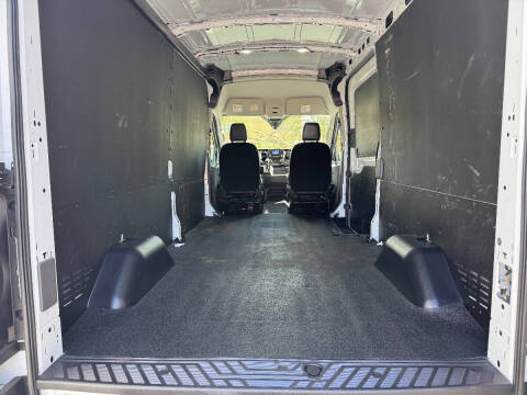 2025 Ford Transit 250