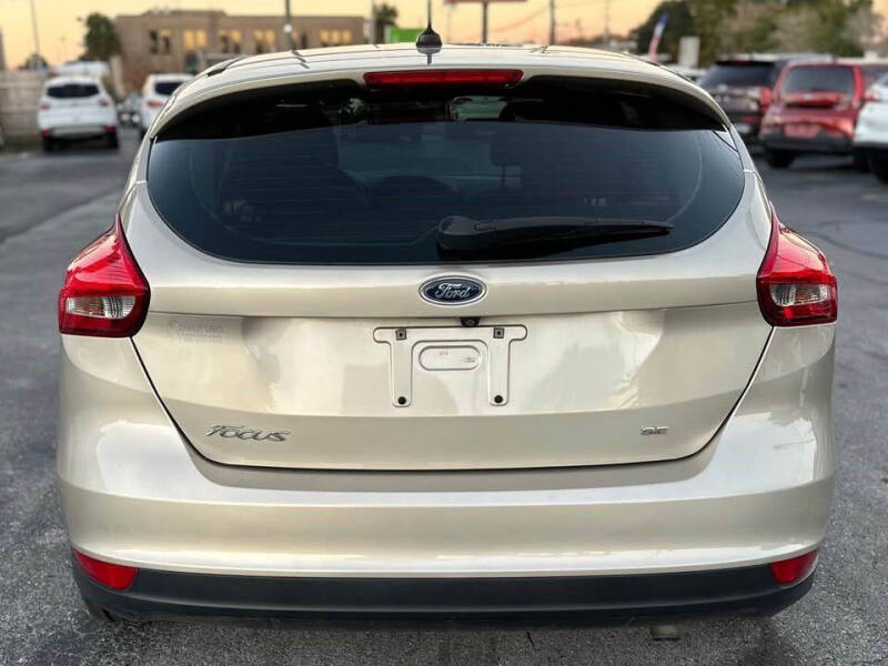 2017 Ford Focus SE photo 4