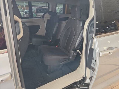 2022 Chrysler Voyager LX