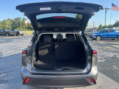 2022 Toyota Highlander LE