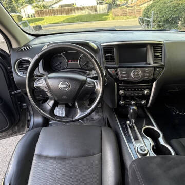2018 Nissan Pathfinder SL