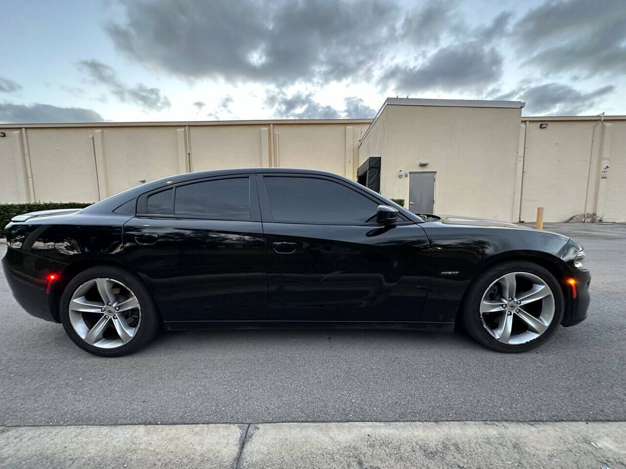 2017 Dodge Charger  - $18,999