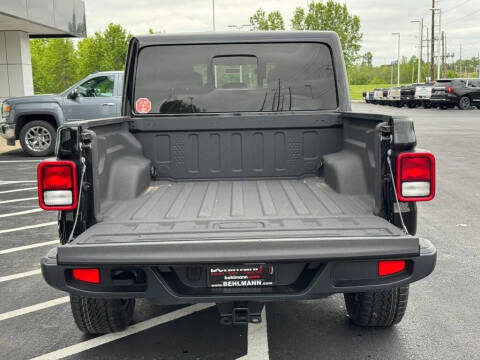 2025 Jeep Gladiator NightHawk