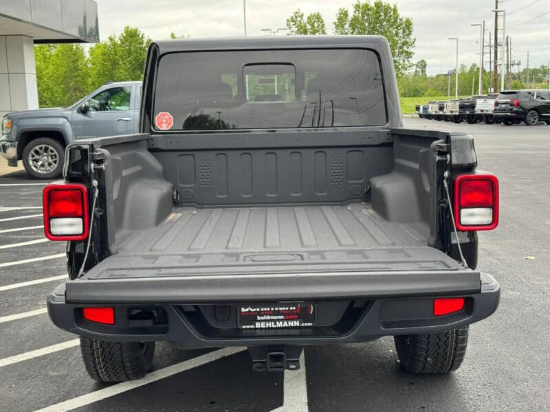 2025 Jeep Gladiator NightHawk