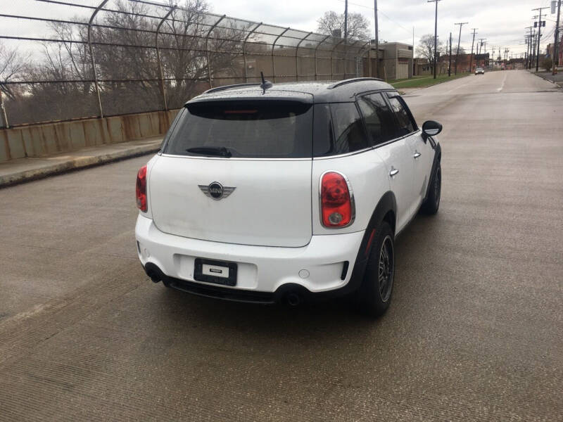 2014 MINI Countryman Countryman S photo 17