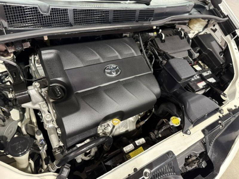 2013 Toyota Sienna SE 8-Passenger