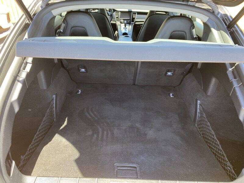 2015 Porsche Panamera 4