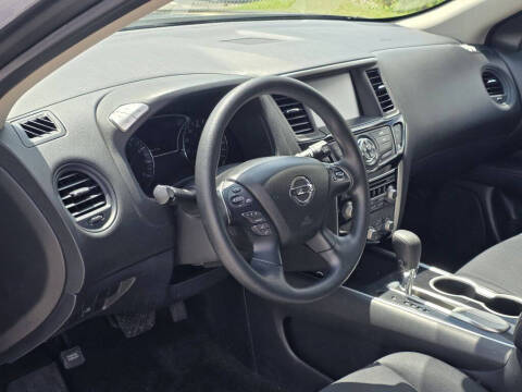 2019 Nissan Pathfinder S