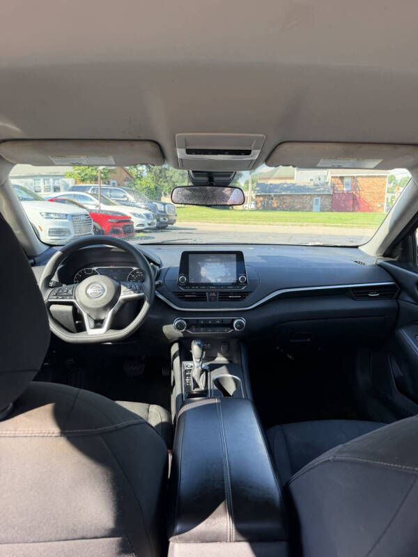 2022 Nissan Altima 2.5 SV