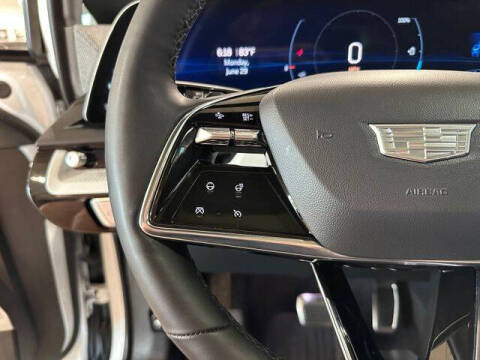 2025 Cadillac OPTIQ Luxury 2