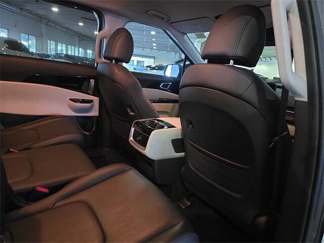 2024 Kia Carnival EX