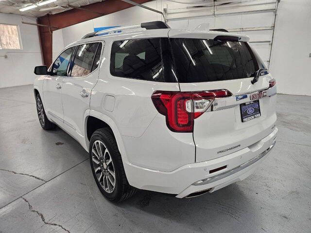 2023 GMC Acadia Denali