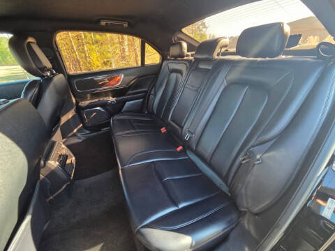 2018 Lincoln Continental Premiere