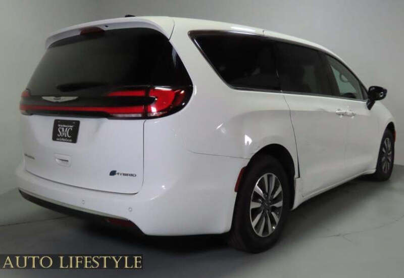 2024 Chrysler Pacifica Plug-In Hybrid S Appearance