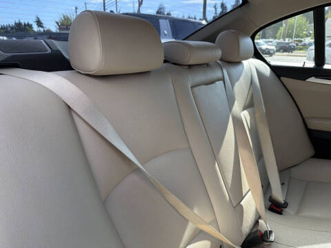 2012 BMW 5 Series 528i