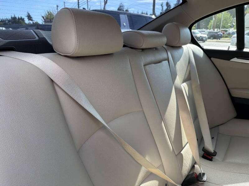 2012 BMW 5 Series 528i
