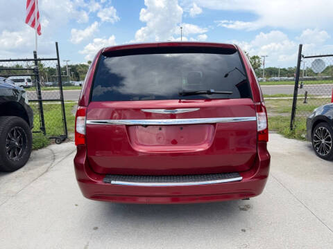 2012 Chrysler Town and Country Touring-L